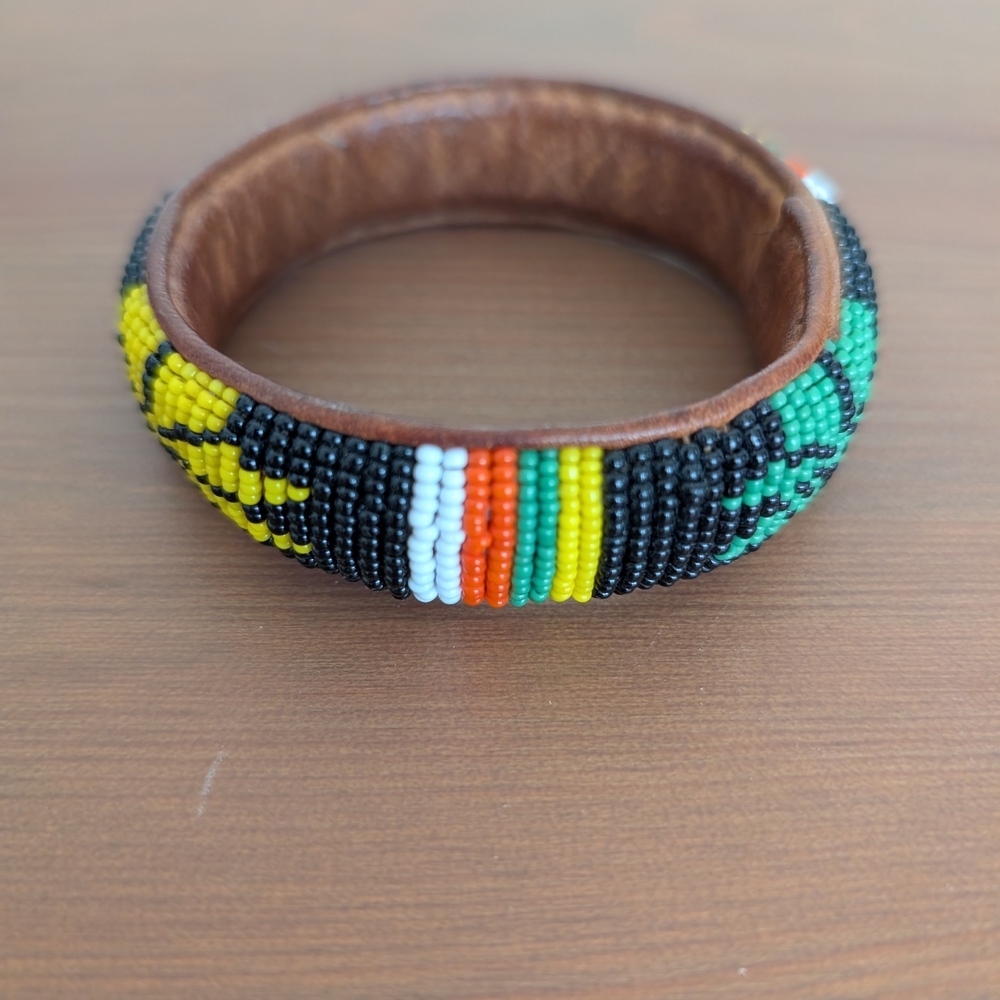 Colorful Beaded Bracelet - Picture 4 of 6